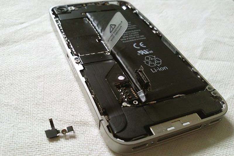 Lepaskan casing jika terjadi overheat Lepaskan casing jika terjadi overheat